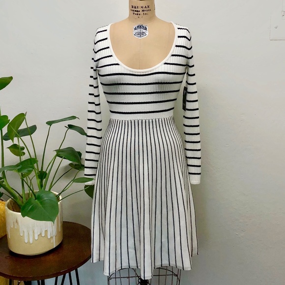 NWT Guess Sweater Dress Small - Picture 1 of 8